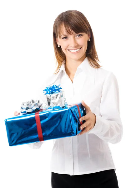 Zakenvrouw met geschenk, geïsoleerd — Stockfoto