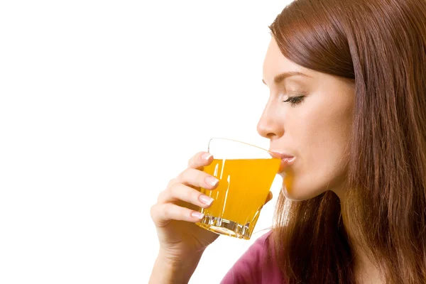 杯果汁，孤立在白色的年轻女人 — 图库照片