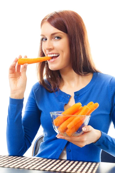 Жінка з морквою, ізольована — стокове фото