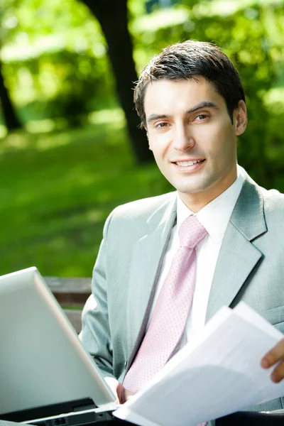 Businessman working with laptop, outdoors — Stock Photo, Image