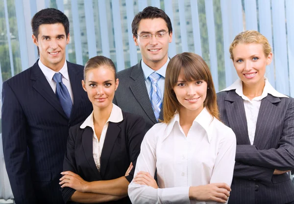 Portret van vrolijke succesvol bedrijf team op kantoor — Stockfoto