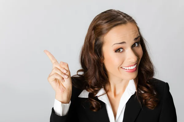 Businesswoman showing blank area for sign or copyspase, over gre — Stock Photo, Image