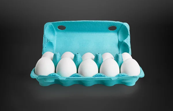 Karton kutuda 10 beyaz yumurta. — Stok fotoğraf