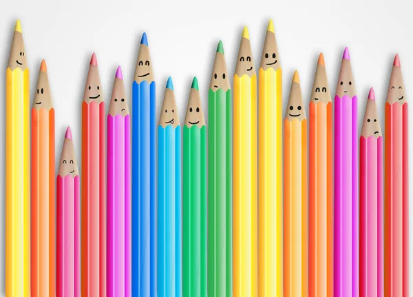 Grupo de lápis coloridos com rostos sorridentes representando uma rede social — Fotografia de Stock