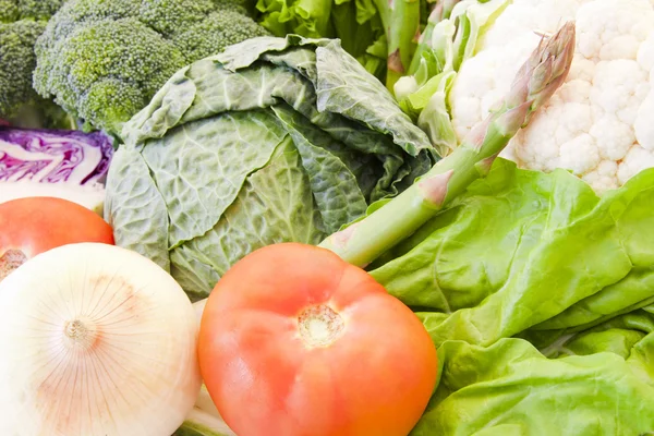 Различные растения и овощи здоровое питание — стоковое фото