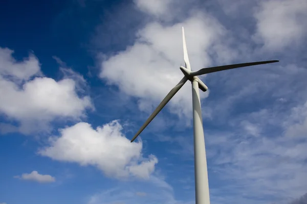 Возобновляемые источники энергии, ветряная турбина — стоковое фото