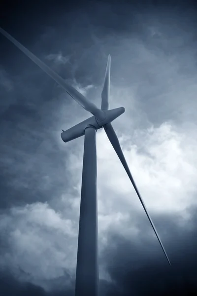 再生可能エネルギー、風力タービン — ストック写真