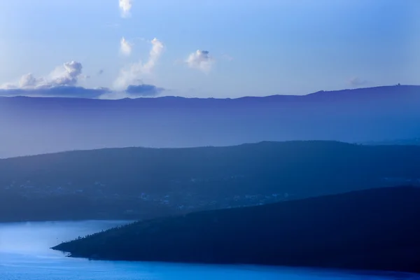 Manzara, nehir ve dağ — Stok fotoğraf