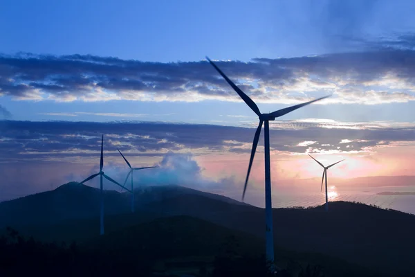 Odnawialne źródła energii, turbin wiatrowych — Zdjęcie stockowe