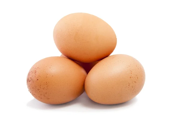 Frische Eier von der Henne isoliert — Stockfoto