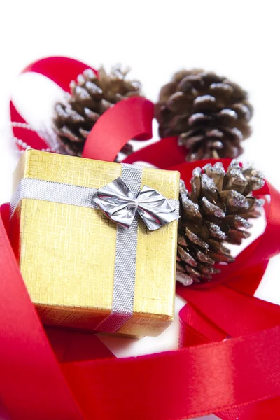Κορδέλα και γραβάτα για χριστουγεννιάτικα δώρα — Φωτογραφία Αρχείου