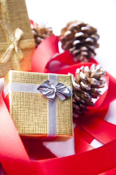 Schleife und Krawatte für Weihnachtsgeschenke — Stockfoto