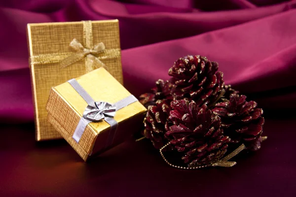 Подарки и украшения на Рождество — стоковое фото