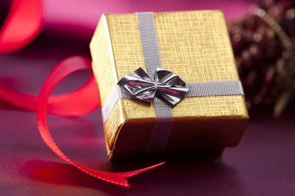 Geschenke und Dekorationen für Weihnachten — Stockfoto
