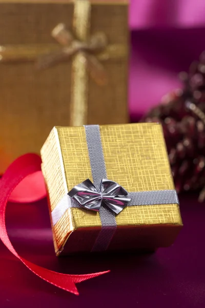 Cadeaux et décorations pour Noël — Photo