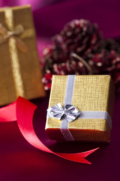 Δώρα και διακόσμηση για τα Χριστούγεννα — Φωτογραφία Αρχείου