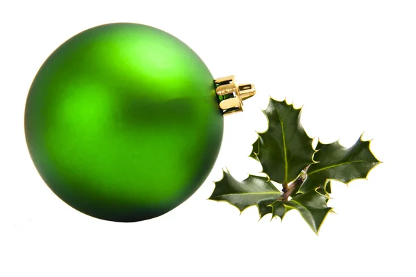 Vrij groen Kerstmis bal geïsoleerd — Stockfoto