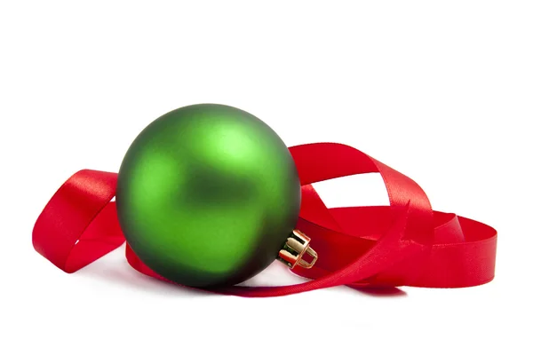 分離されたかなり緑のクリスマス ボール — ストック写真