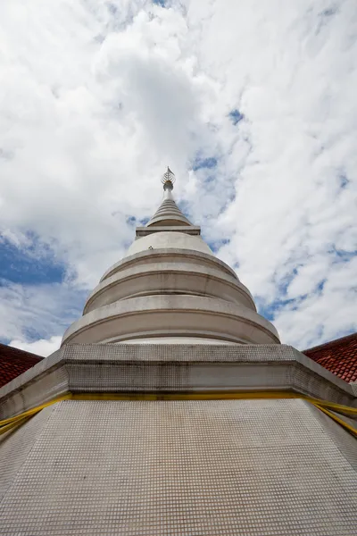 Pagoda blanca en Wat Phra That Pha Ngao — Foto de Stock