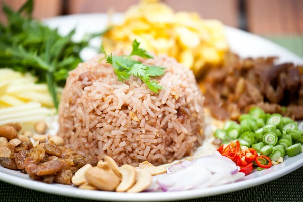 Podsmażyć ryż z krewetki wklej, kuchnia tajska — Zdjęcie stockowe