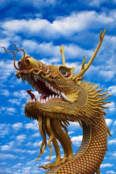 Golden chinese dragon statue — Stock Photo, Image