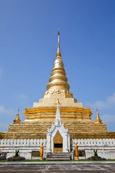A thai temple arany pagoda — Stock Fotó