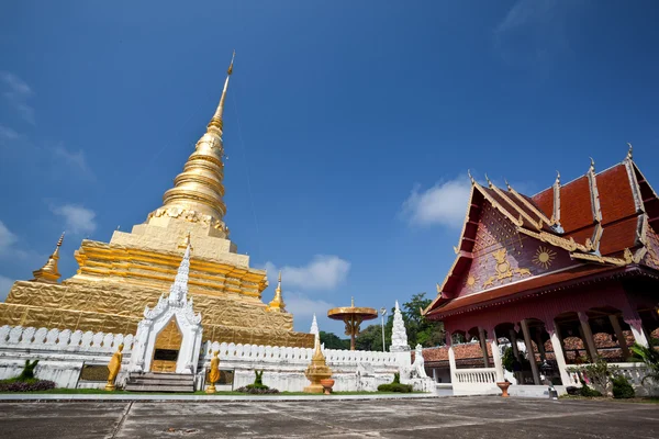 Złota pagoda w Tajlandii świątyni — Zdjęcie stockowe