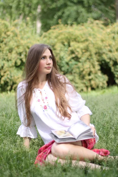年轻的乌克兰姑娘 — 图库照片