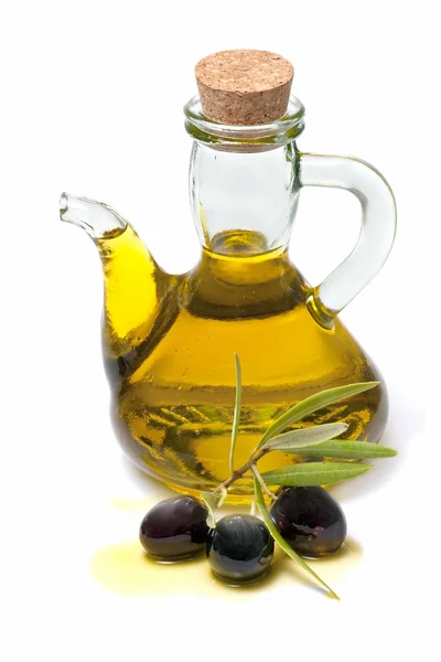 Bottiglia di olio d'oliva e olive fresche — Foto Stock