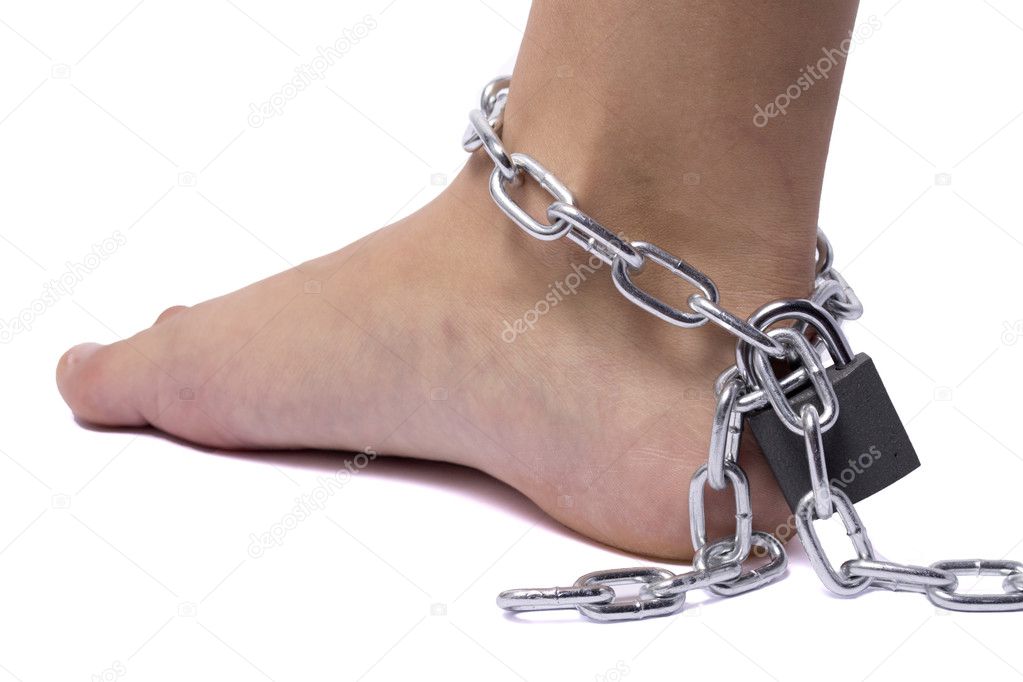 Chain locks on the legs