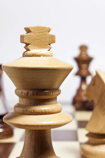 Biały król szachowy — Zdjęcie stockowe