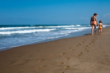 ORME sulla sabbia di anne e figlio