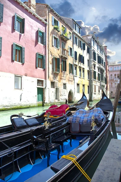 Gondola w kanał Wenecji — Zdjęcie stockowe