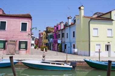 burano Adası'nda renkli evleri