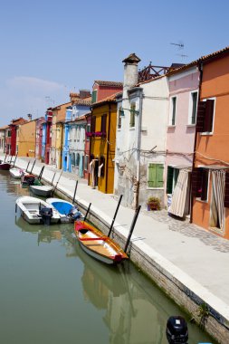 burano Adası'nda renkli evleri