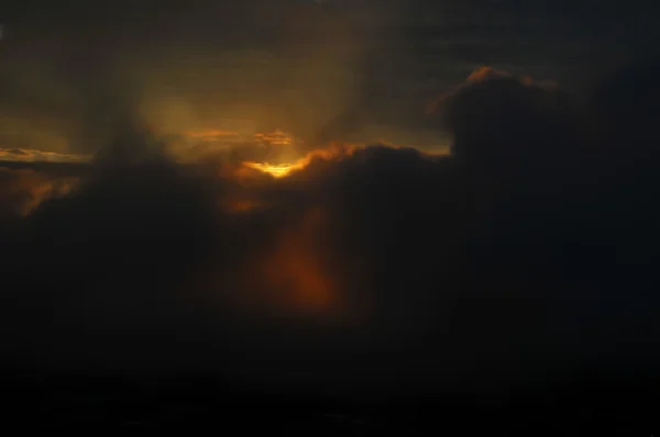 Димчасті хмари в оліях — стокове фото