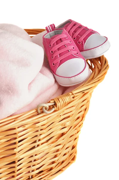 Cobertor de bebê rosa e botas — Fotografia de Stock