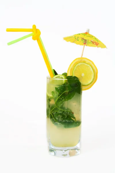 Cocktail con menta e limone — Foto Stock