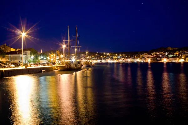 Schöne adriatische Stadt mali losinj Abend — Stockfoto