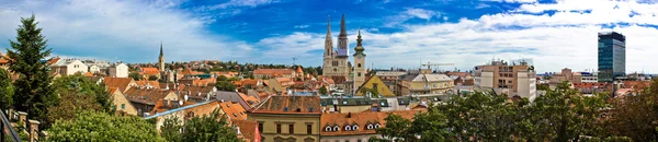Вид на город Загреб панорамный вид на старый центр города — стоковое фото