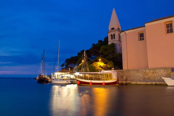 Town of Veli Losinj church and harbour — Stock Photo, Image