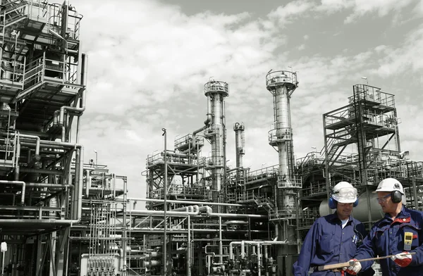 Raffinaderi arbetare och industri — Stockfoto