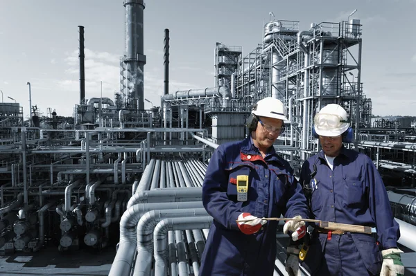 Trabajadores e industria petrolera — Foto de Stock