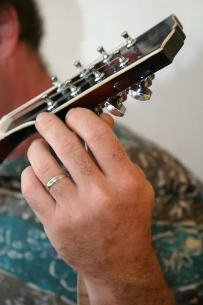 Afinar la mandolina —  Fotos de Stock