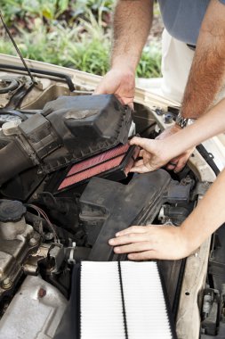 Replacing the Air Filter clipart