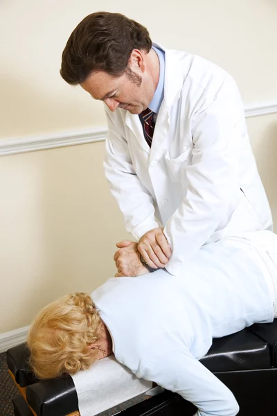 Chiropractor Aligning Vertebrae — Stock Photo, Image