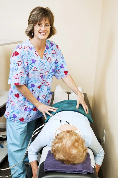 Physical Therapist Loves Her Job — Stock Photo, Image