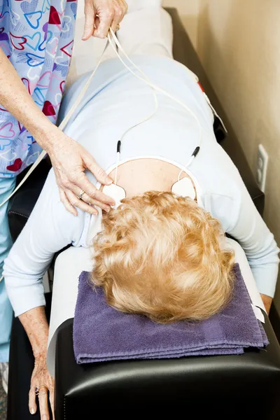 Fyzikální terapie - elektrická stimulace — Stock fotografie