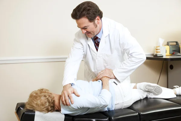 Profesionální chiropraxe péče — Stock fotografie