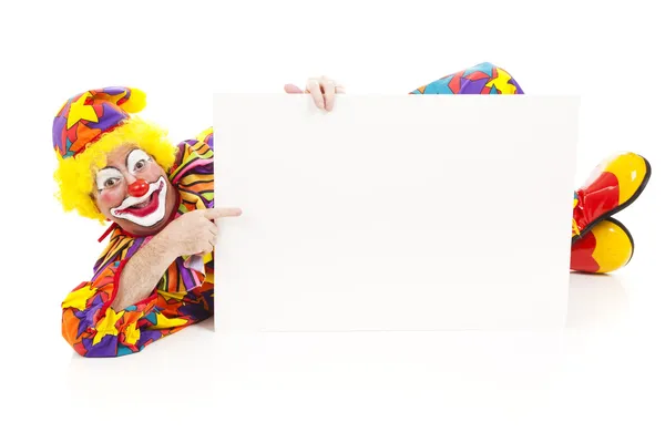 Clown ligger ner med tecken — Stockfoto
